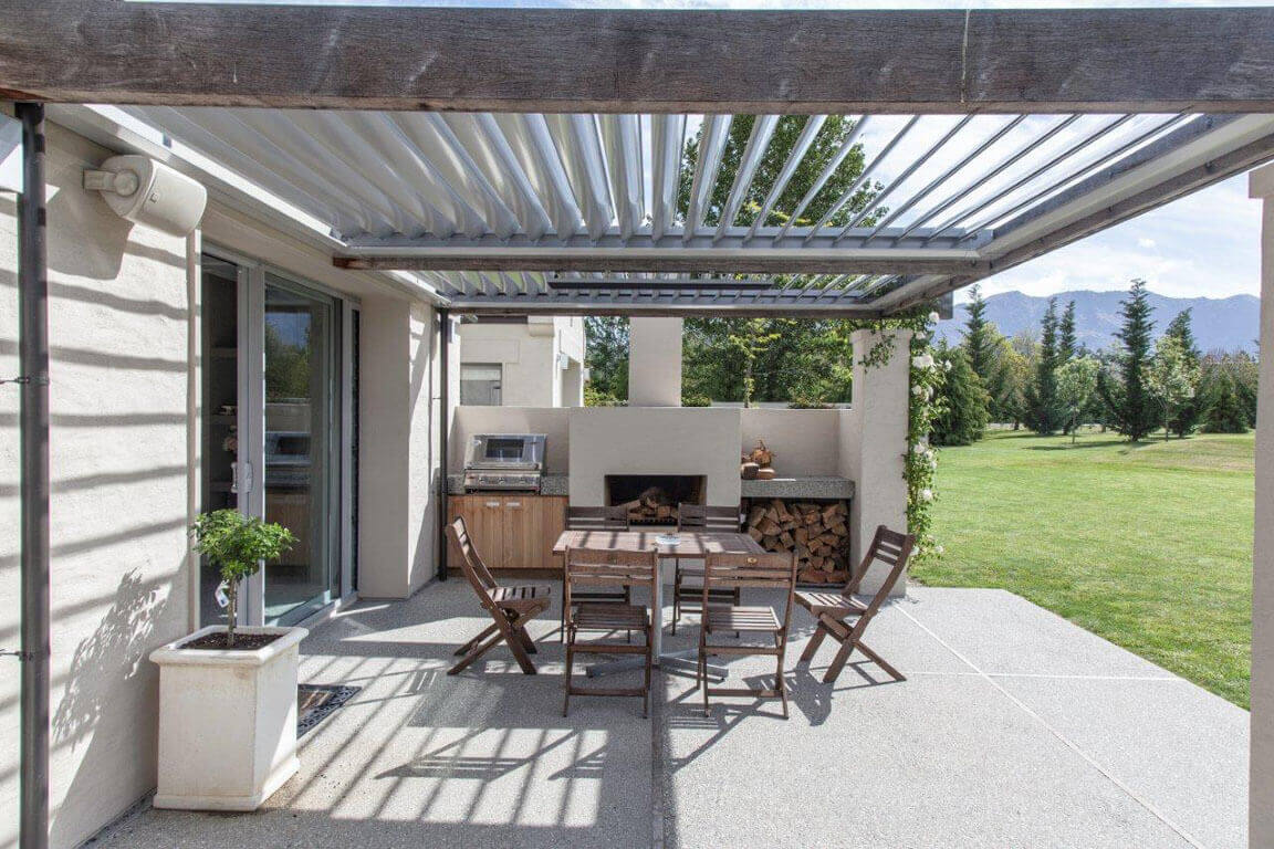 Aurora Opening Roof Queenstown_8-12357_hi-res.jpg